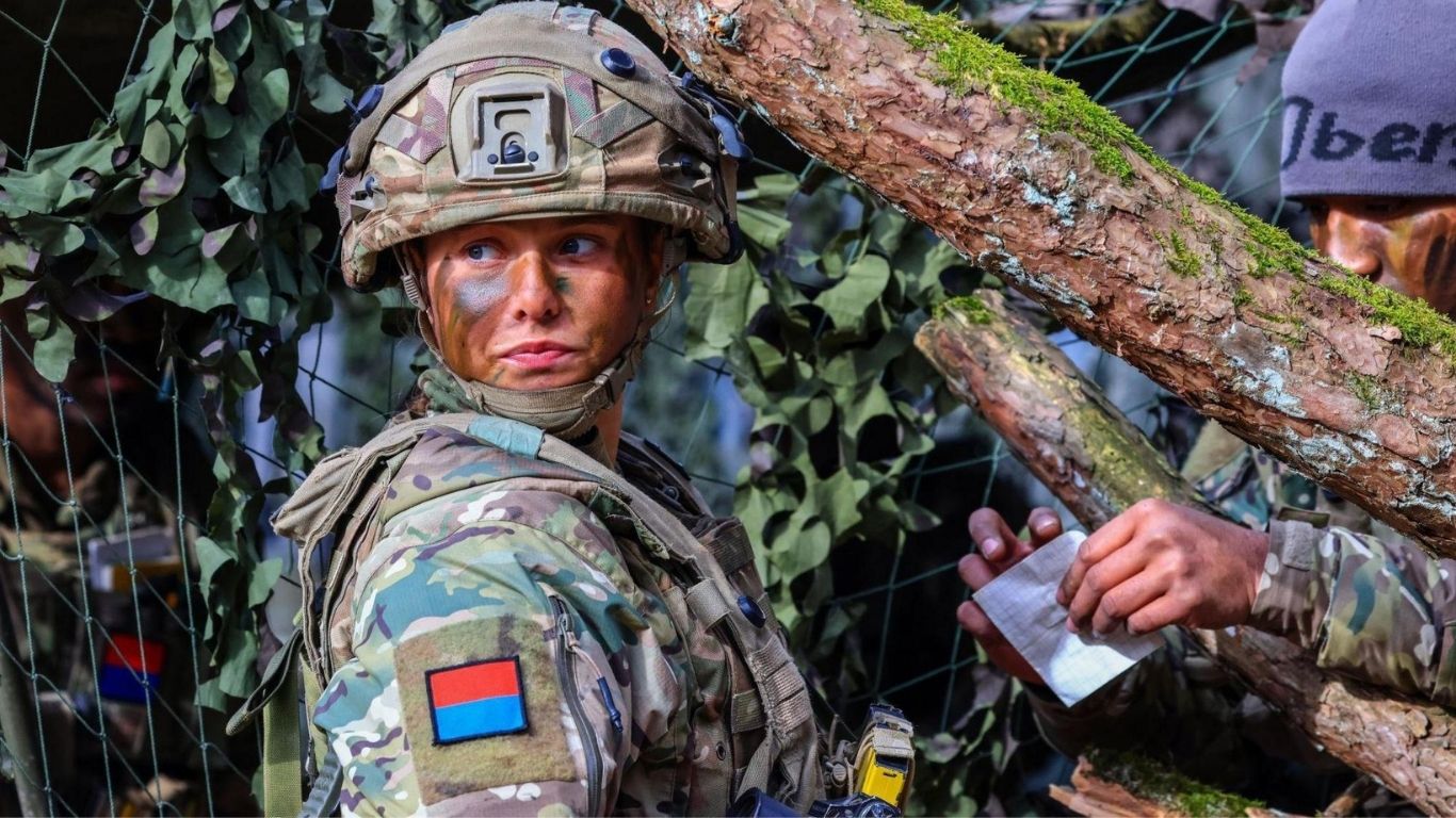 Defence at a Crossroads: Can the UK Afford Its Global Security Ambitions? 1 Defence at a Crossroads: Can the UK Afford Its Global Security Ambitions?