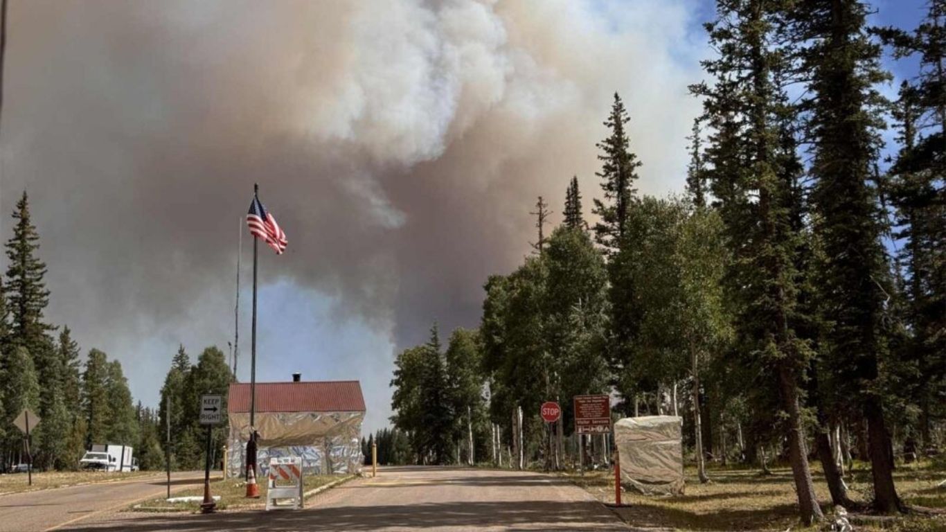 Grand Canyon Wildfire Turns into Weather-Making Beast 1 wildfire