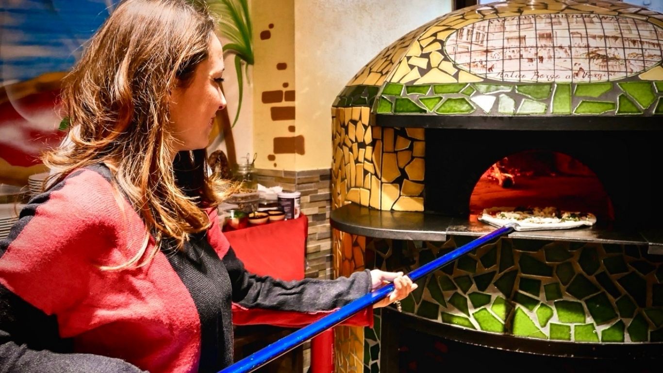 How Italy Enforces “Real” Pizza Worldwide 1 How Italy Enforces “Real” Pizza Worldwide