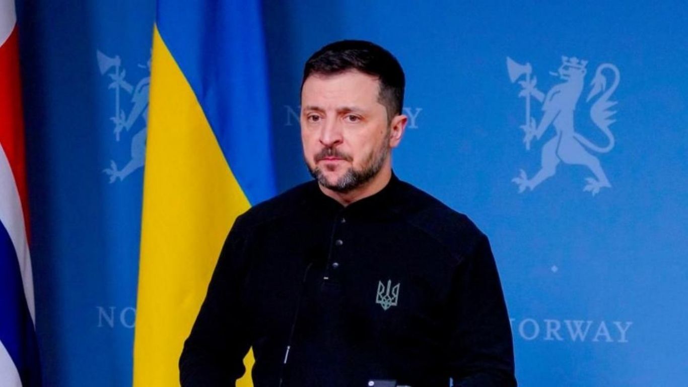 Zelensky Rejects Land Deal as Trump-Putin Summit Nears