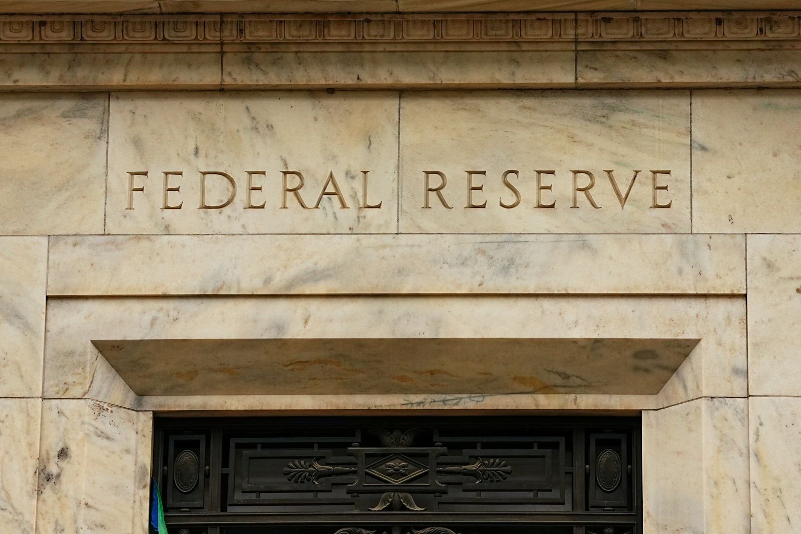 Fed’s Big Split: Miran Pushes Bold Rate Cuts While Colleagues Preach Caution